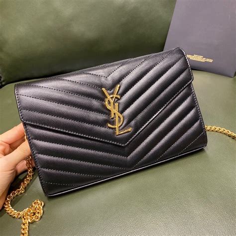 กระเป๋าสะพาย Yves Saint Laurent ราคา 